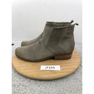Korks Womens 9.5 Cutler Taupe Suede Casual Lifestyle Daily Fashion Chelsea Boot